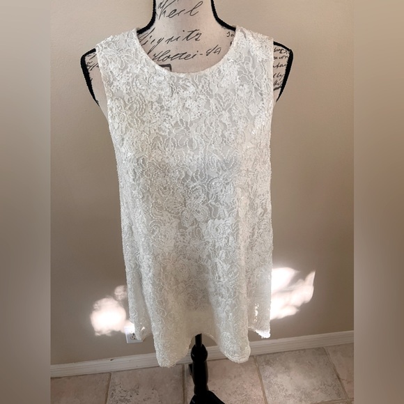 Carmen Marc Valvo Dresses & Skirts - Carmen Marc Valvo White Lace Sheath Dress with white embellishment - Size S